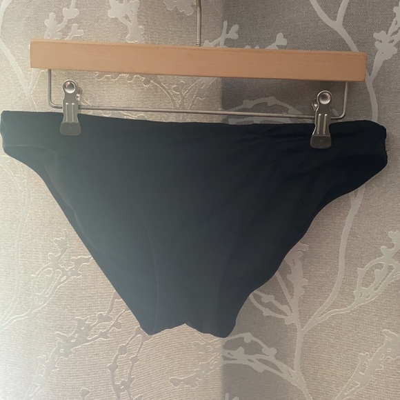 Bikini - Picture 4 of 6